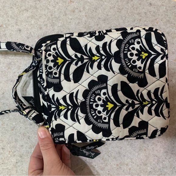 Very Gently Used Vera Bradley Mini Hipster - Picture 7 of 9